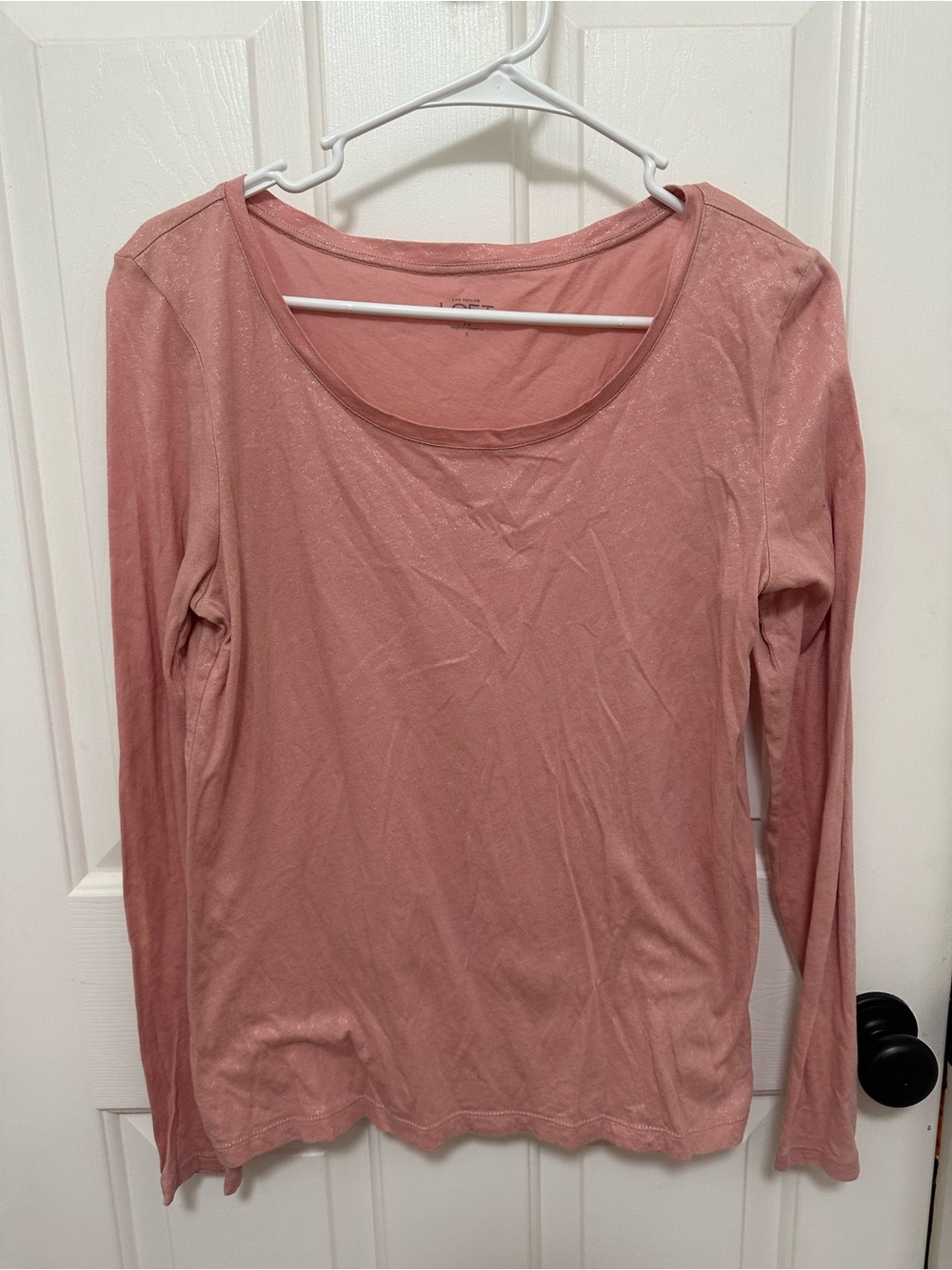 0265 LOFT Dusty Rose with a silver design Long Sleeve Scoop Neck Tee size small
